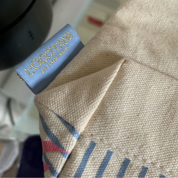 Makeup cosmetic bags Hello Kitty and L’occitane never used  Set of 2 - Picture 5 of 6